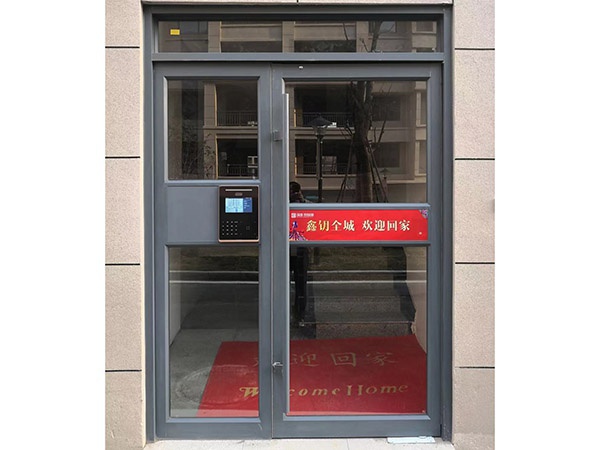 铝合金地弹簧门