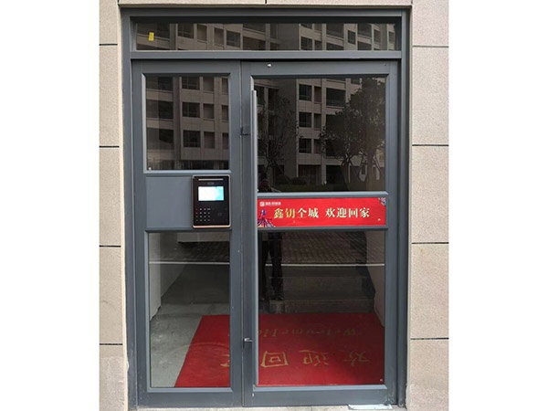 铝合金地弹簧门
