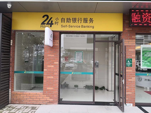 铝合金地弹簧门
