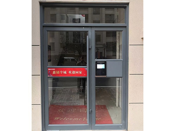 铝合金地弹簧门