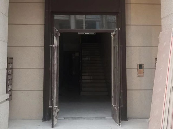 铝合金地弹簧门