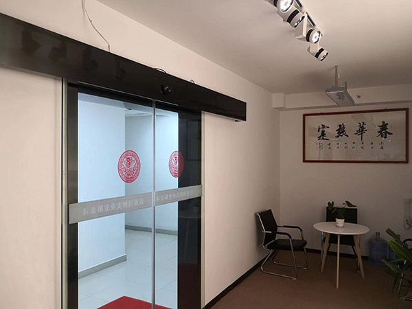 纯玻自动门